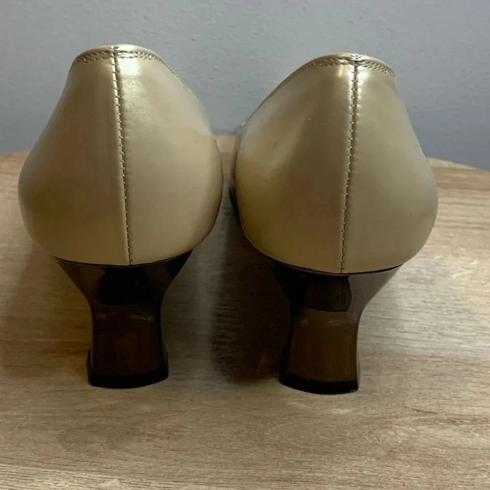 Salvatore Ferragamo Gold Vintage Heels Size 7.5 - Picture 5 of 6